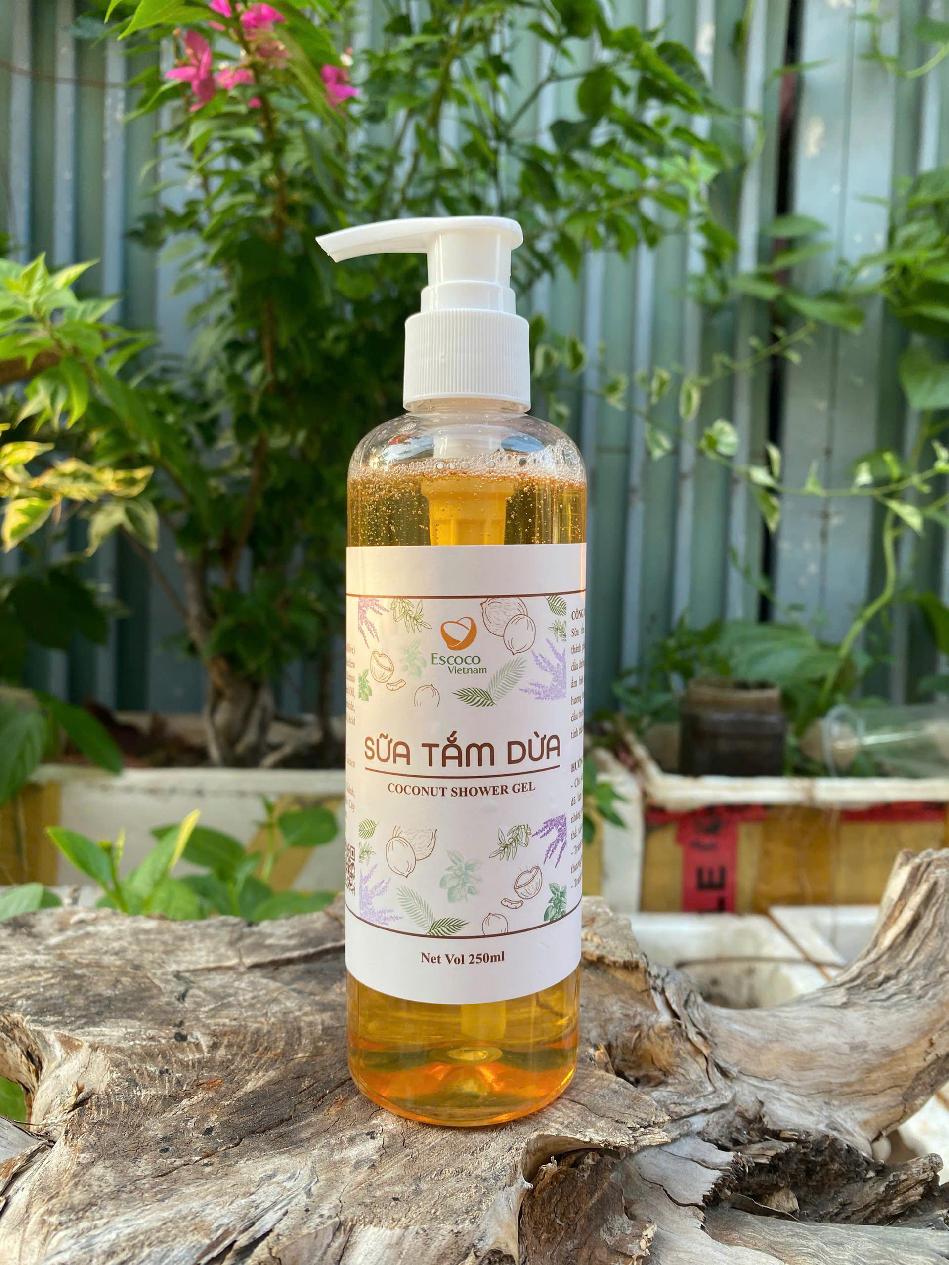 Sữa tắm dầu dừa hương thảo mộc Escoco